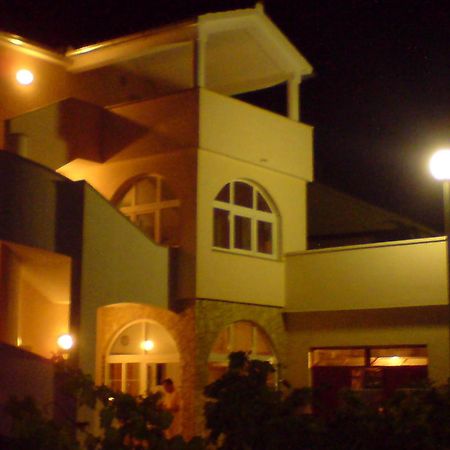 Apartments Jakovcev Бетина Екстериор снимка