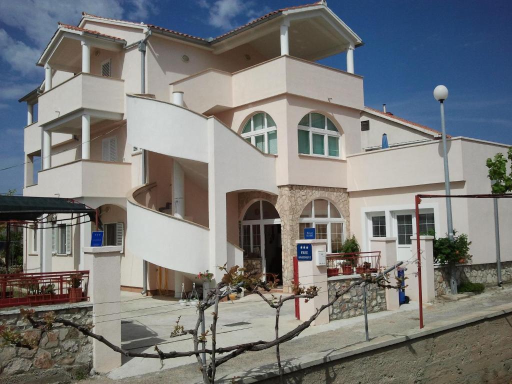 Apartments Jakovcev Бетина Екстериор снимка