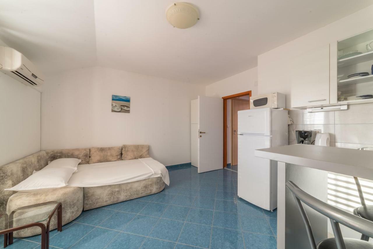 Apartments Jakovcev Бетина Екстериор снимка