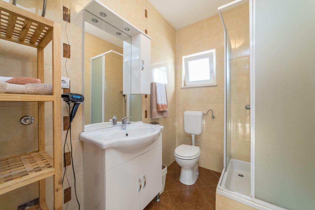 Apartments Jakovcev Бетина Екстериор снимка